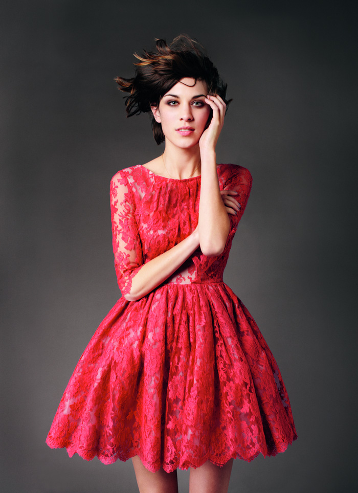 Red Flowers Appliqued Ivory Lace Trumpet Evening Dress - Lunss