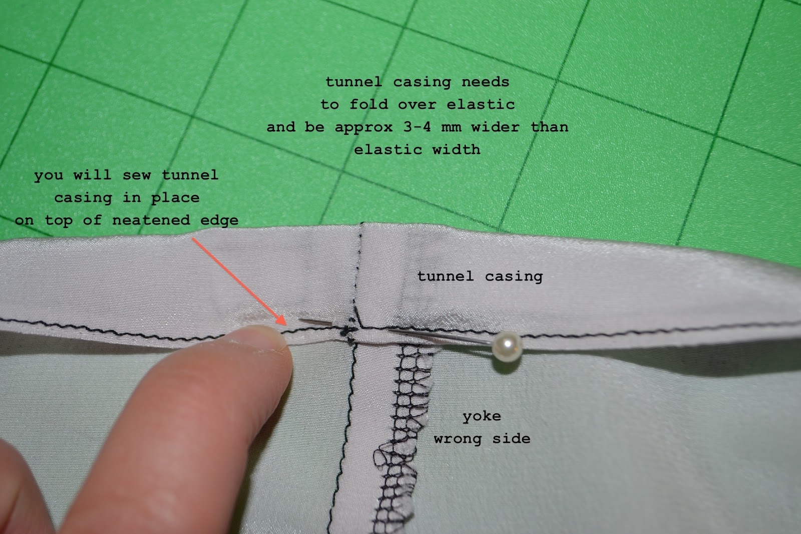 Tutorial/Video: Sewing elastic into waist tunnel casing in ONE
